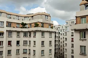 does hoa lower property value